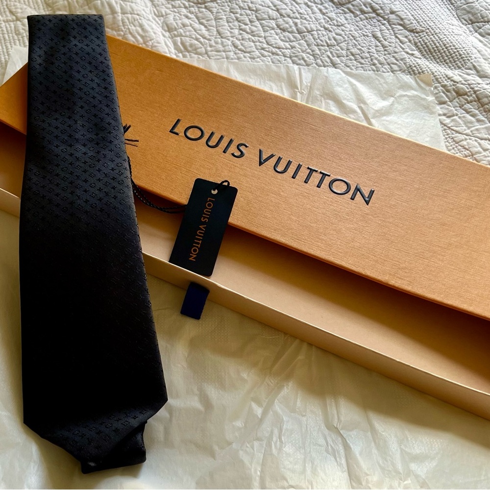 NWT Louis Vuitton Monogram Navy Tie